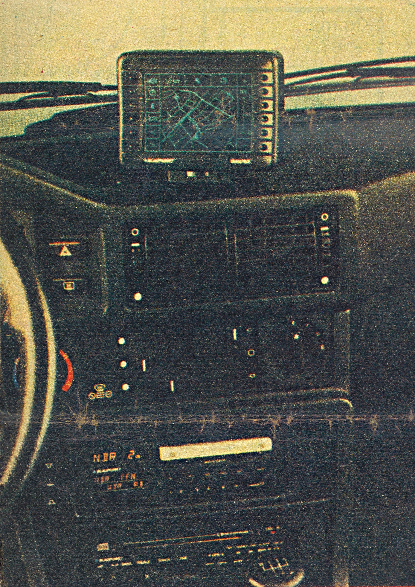 nawigacja w aucie z końca lat 80.