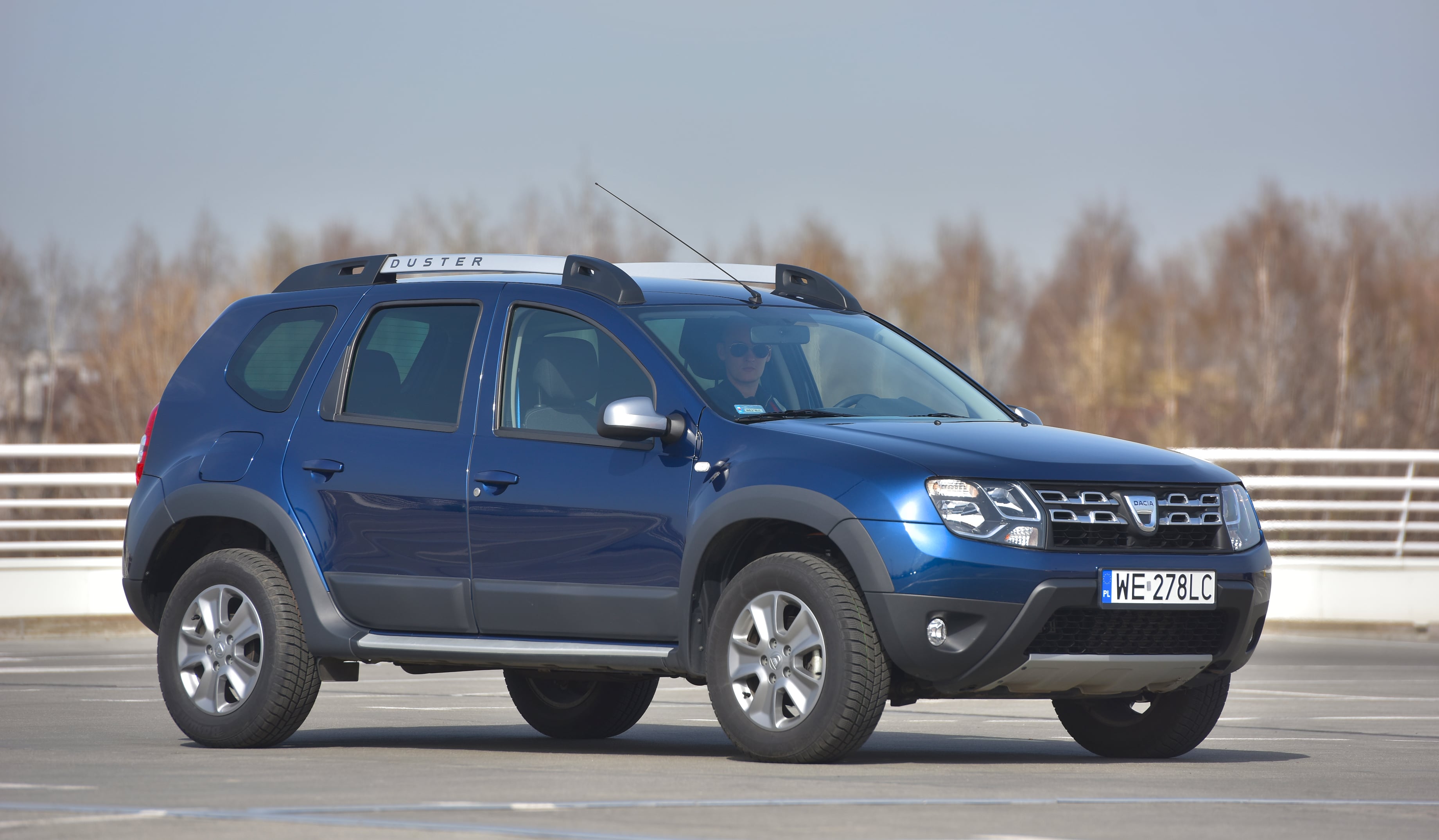dacia duster przód i bok prawy