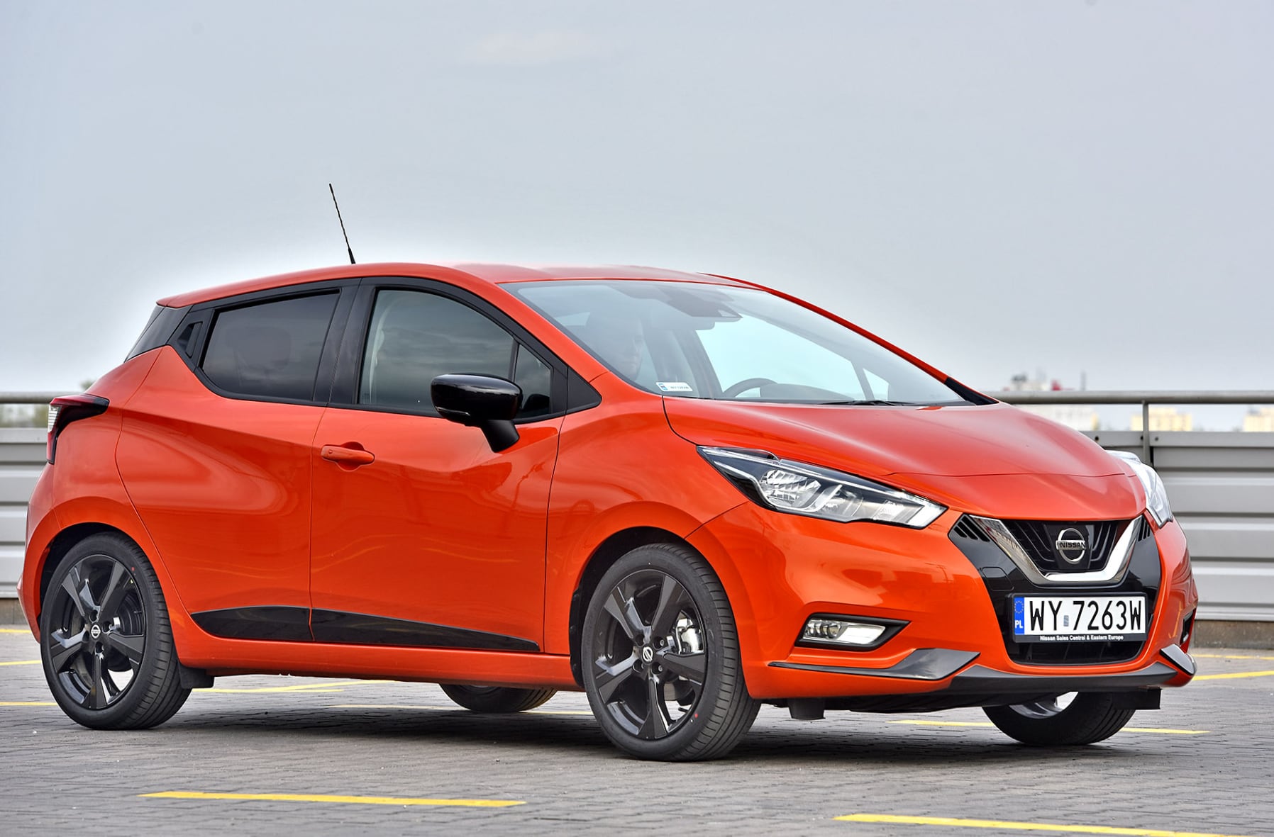 nissan micra przód i bok