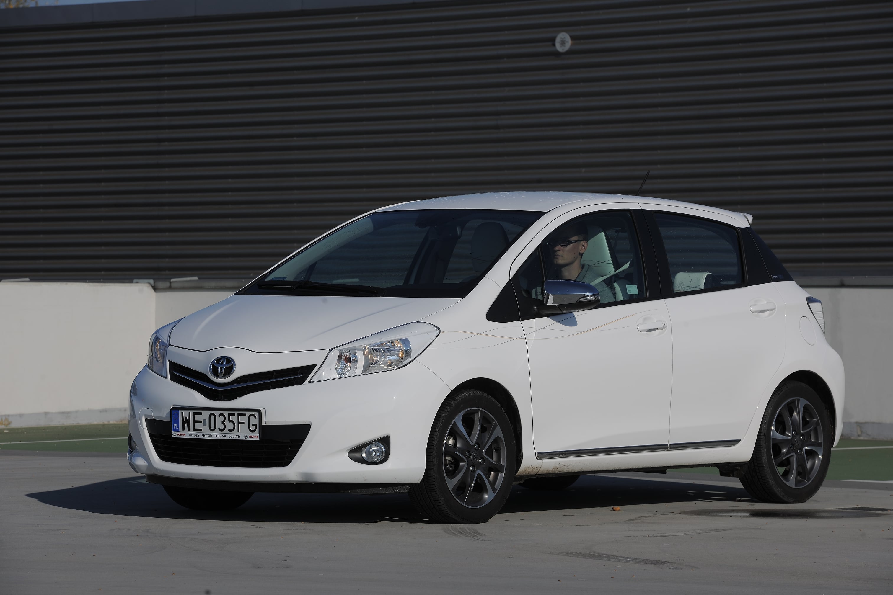 toyota yaris przód i bok