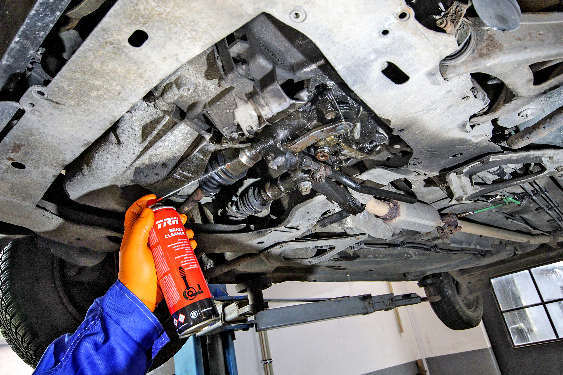 chemiczny remont skrzyni biegow_umycie okolicy skrzyni