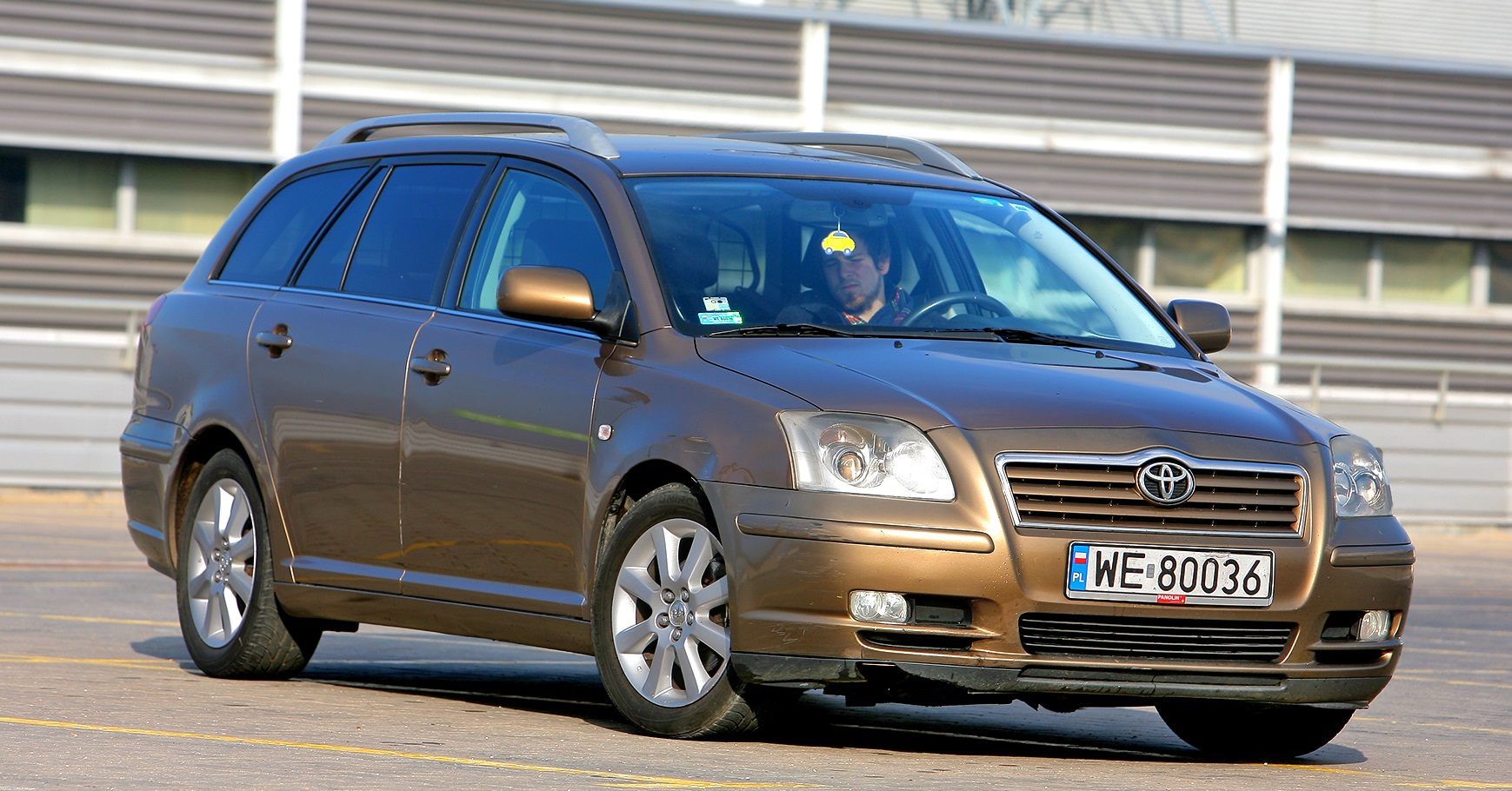 uzywane bezpieczne_toyota avensis