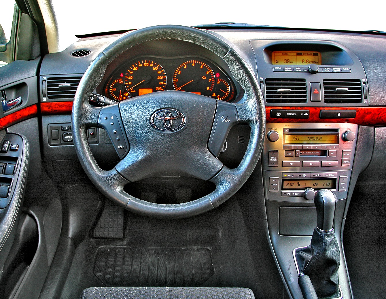 uzywane bezpieczne_toyota avensis deska