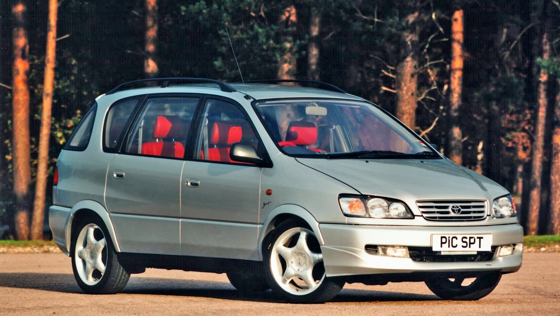 toyota picnic bok i przód