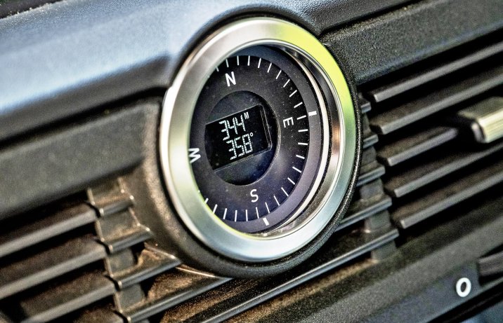 Ineos Grenadier – wnętrze, kompas