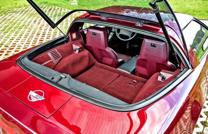 Chevrolet Corvette C4 – wnętrze, bagażnik