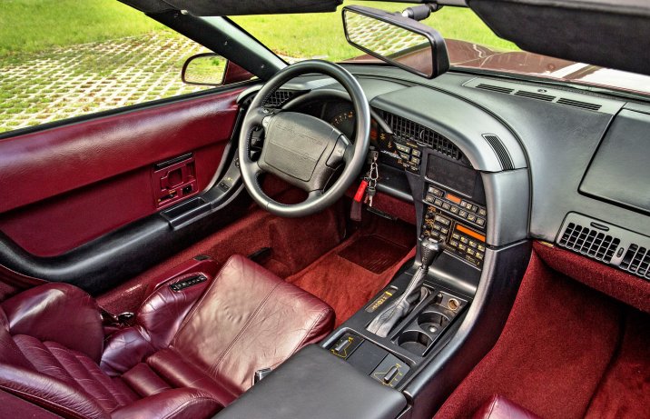 Chevrolet Corvette C4 – wnętrze, deska rozdzielcza
