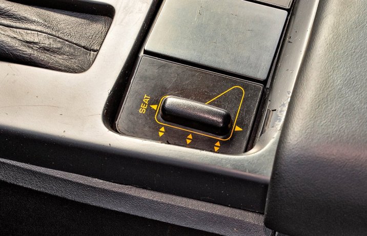 Chevrolet Corvette C4 – wnętrze, sterowanie fotelami