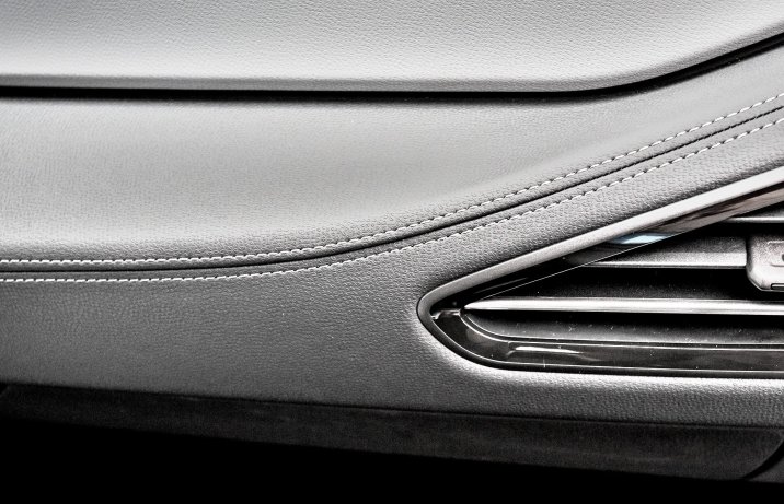 Volkswagen ID.3 Pro S (2023) – wnętrze, deska rozdzielcza, wegańska skóra