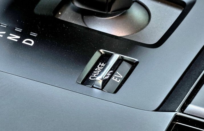 Mazda MX-30 R-EV – wnętrze, przełącznik trybów jazdy