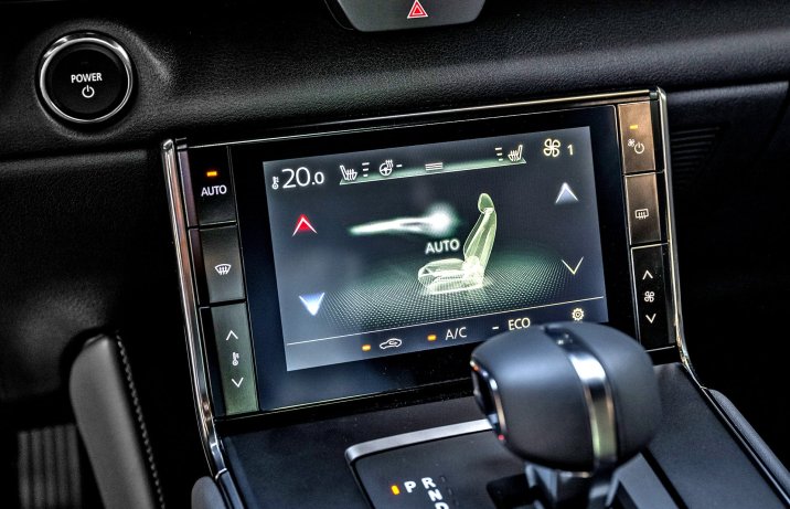 Mazda MX-30 R-EV – wnętrze, wentylacja, wyświetlacz