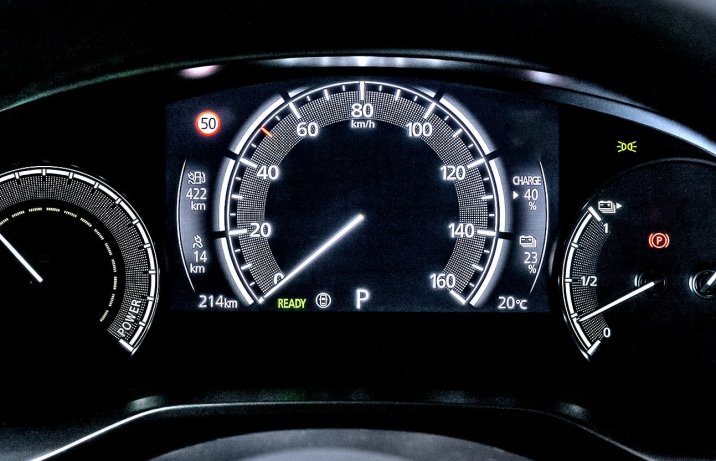 Mazda MX-30 R-EV – wnętrze, wskaźniki