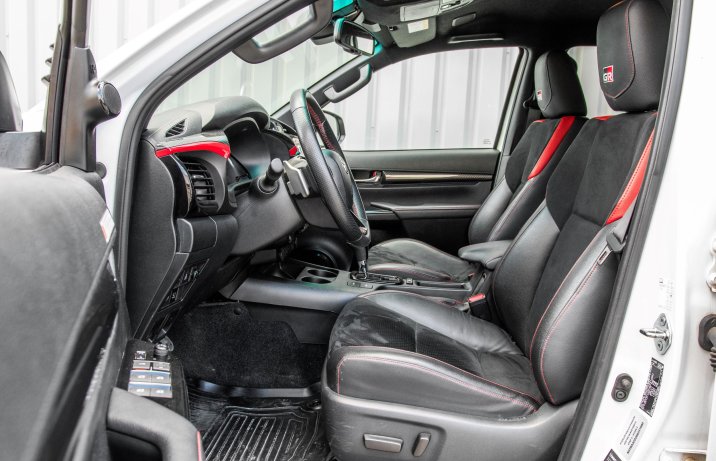 Toyota Hilux - fotele