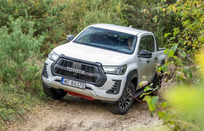 Toyota Hilux - przód