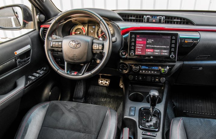 Toyota Hilux - kokpit