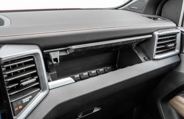 Volkswagen Amarok - schowek