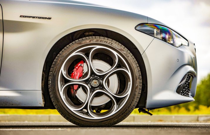 Alfa Romeo Giulia 2.0 Turbo Q4 – obręcze