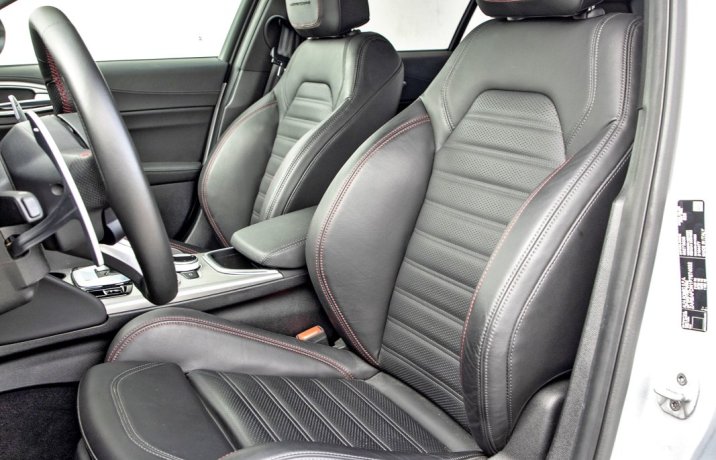 Alfa Romeo Giulia 2.0 Turbo Q4 – fotele przód