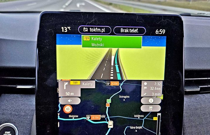 Renault Clio E-Tech 145 full hybrid techno – ekran centralny, mapa