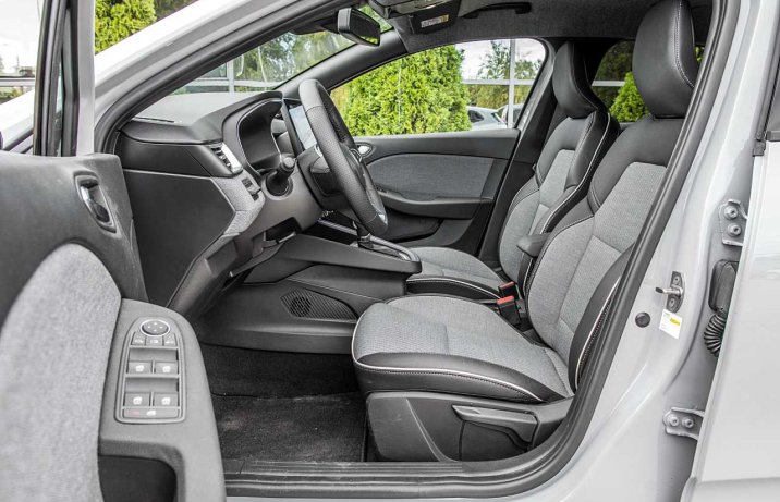 Renault Clio E-Tech 145 full hybrid techno – fotele