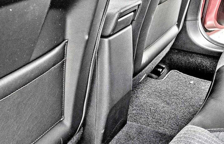 Renault Clio E-Tech 145 full hybrid techno – tylny rząd