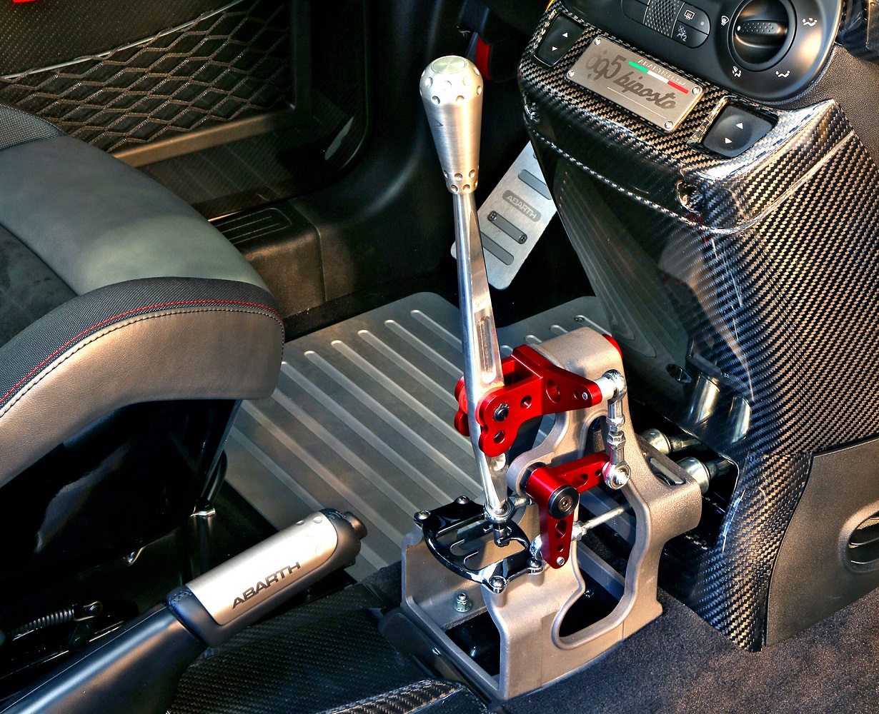 nietypowe skrzynie i napedy_Abarth695 biposto dog rring