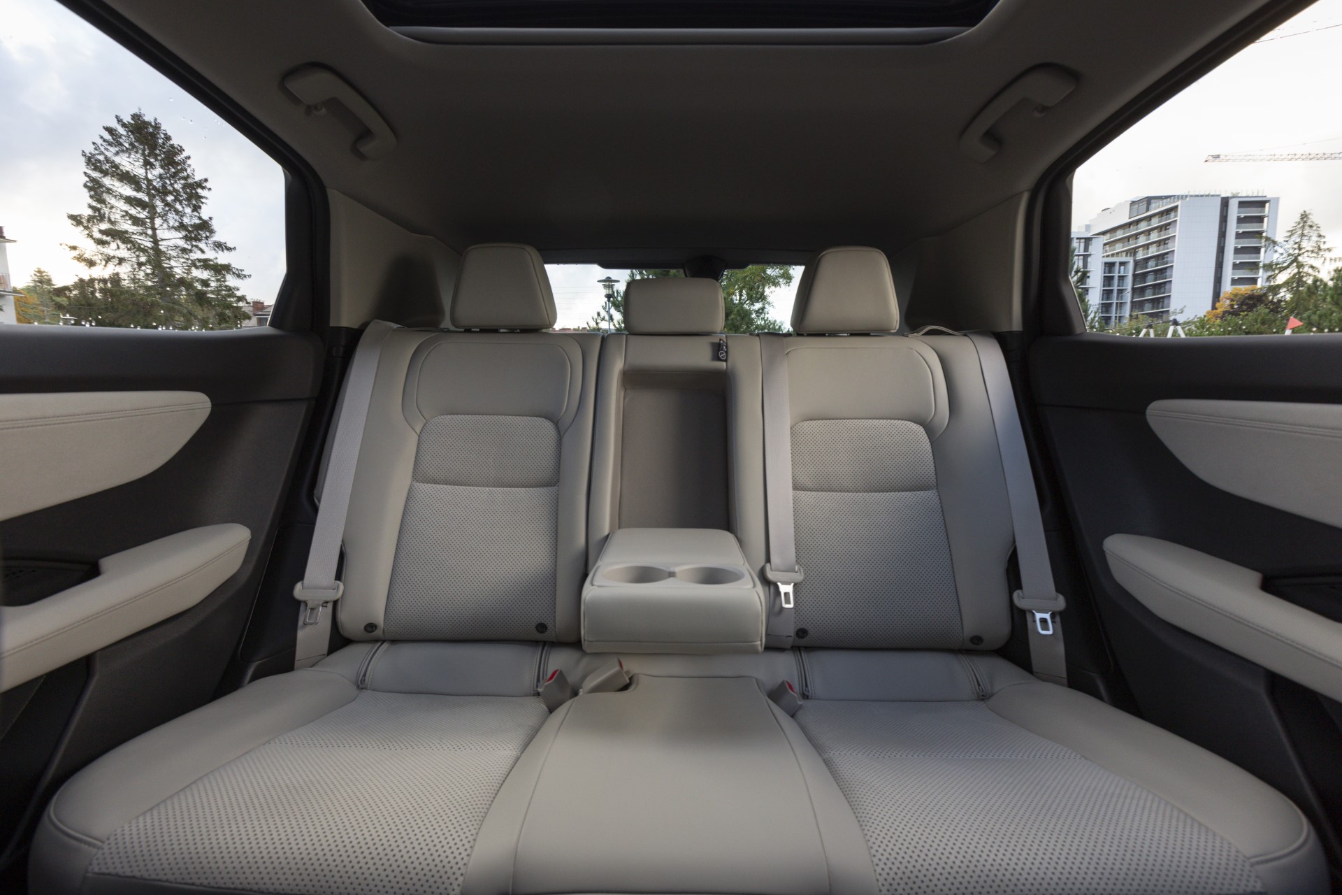 Nissan Ariya - kanapa