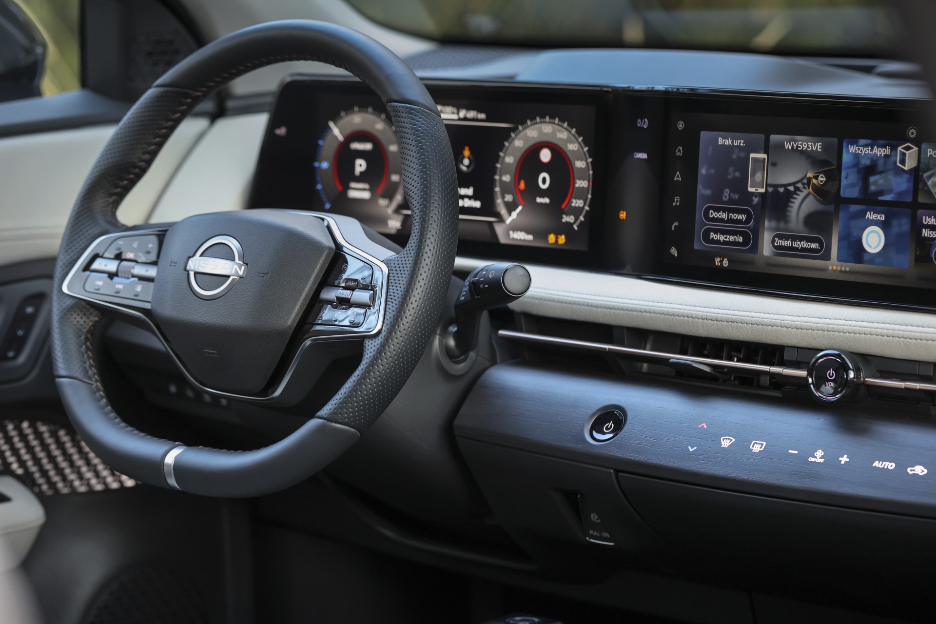 Nissan Ariya - kokpit