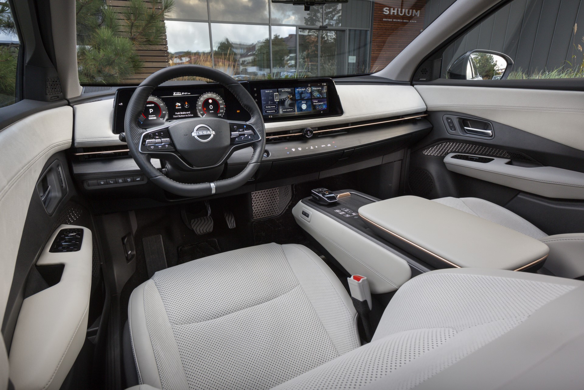 Nissan Ariya - wnetrze