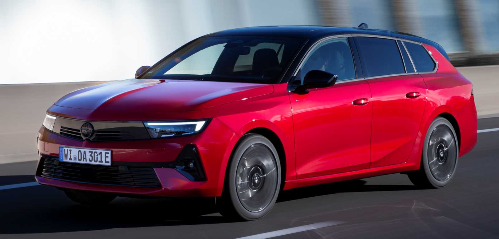 Opel-Astra-Electric-kombi-przod