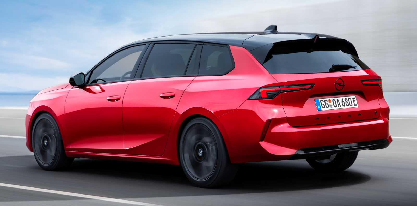 Opel-Astra-Electric-kombi-tyl