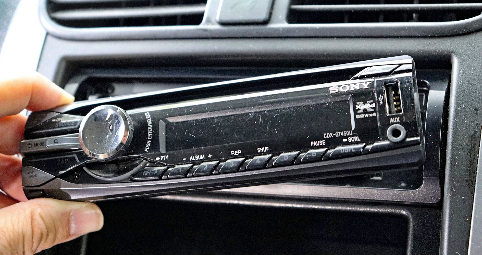 odchodzące rozwiązania_radio z panelem