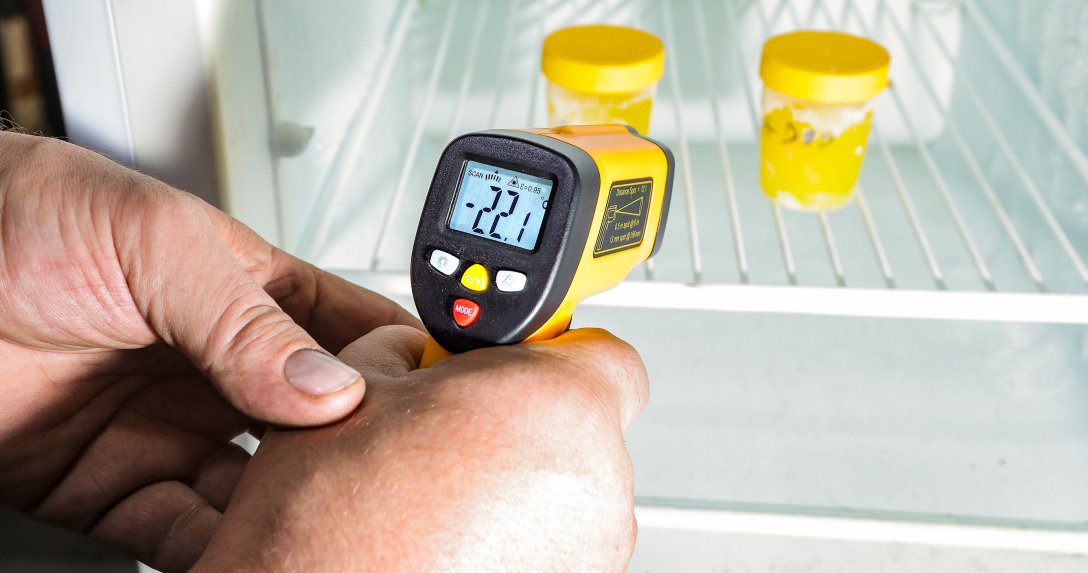 Sprawdzanie temperatury próbek oleju napędowego