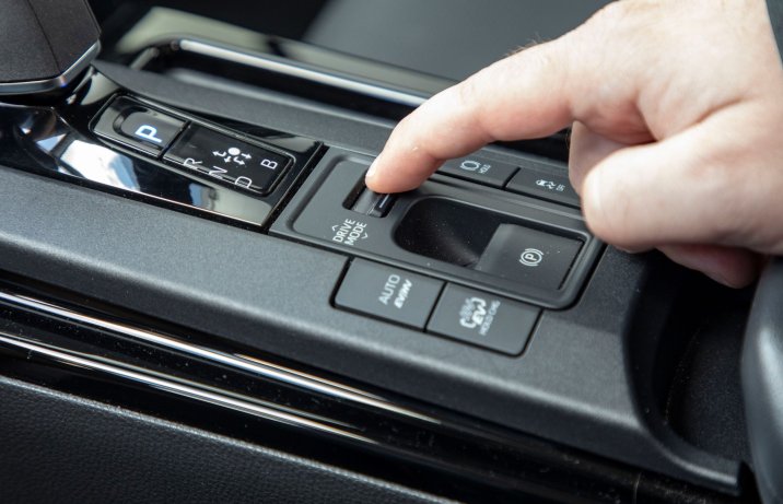 Toyota Prius PHEV - przełącznik trybów jazdy