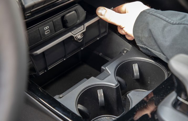 Toyota Prius PHEV - skrytka