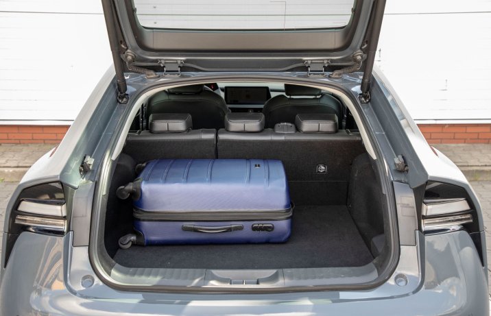 Toyota Prius PHEV - bagażnik