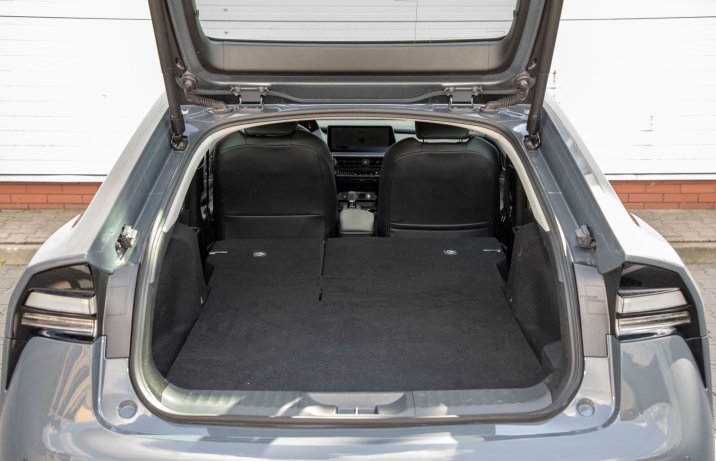 Toyota Prius PHEV - bagażnik