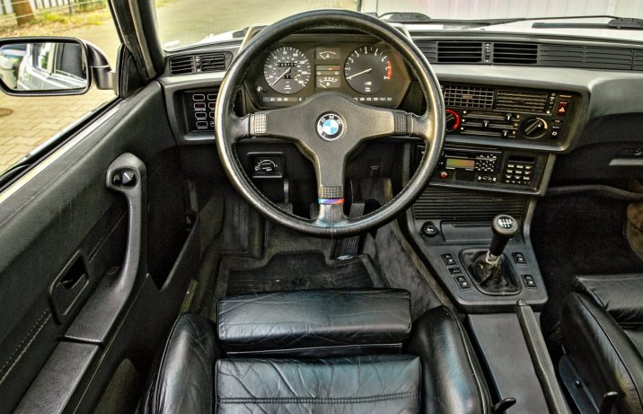 BMW serii 6 E24 (M635 CSi) – wnętrze, deska rozdzielcza