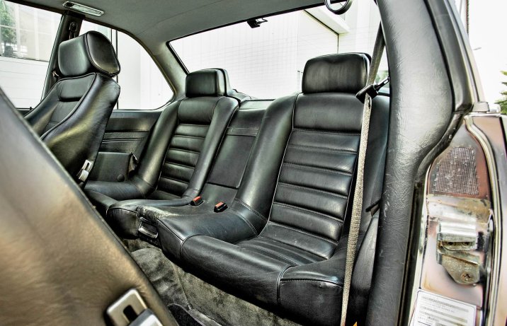 BMW serii 6 E24 (M635 CSi) – wnętrze, siedzenia z tyłu