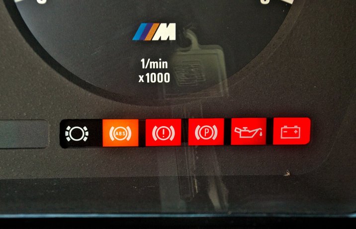 BMW serii 6 E24 (M635 CSi) – wnętrze, kontrolki