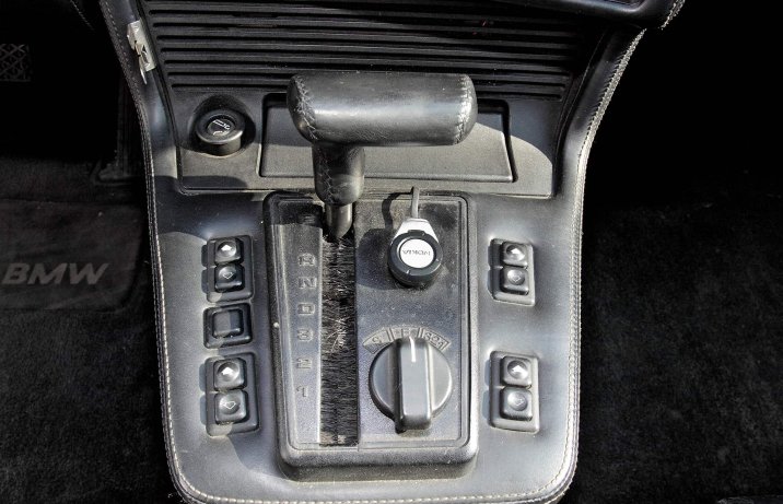 BMW serii 6 E24 (M635 CSi) – wnętrze, drążek skrzyni automatycznej