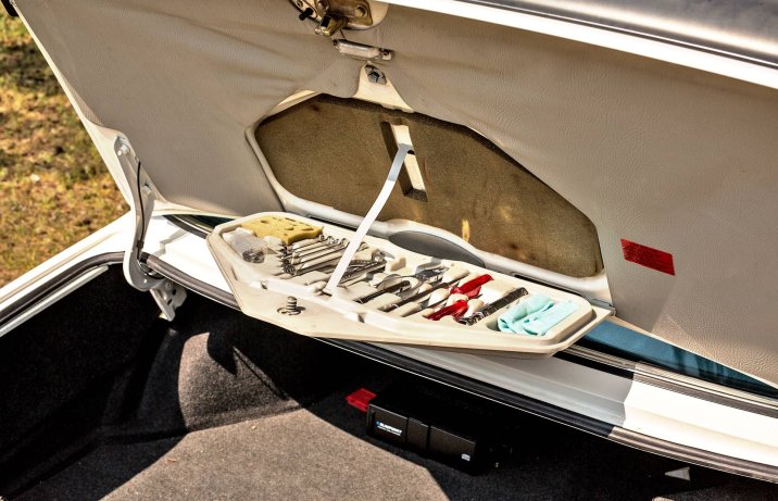 BMW serii 6 E24 (M635 CSi) – wnętrze, zestaw narzędzi