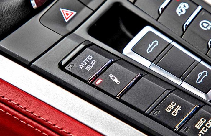 Porsche 718 Spyder (2023) – konsola centralna, sterowanie