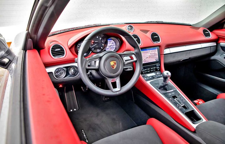 Porsche 718 Spyder (2023) – deska rozdzielcza