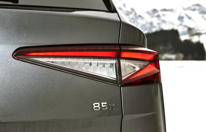 Skoda Enyaq L&K (2024) – znaczek 85x