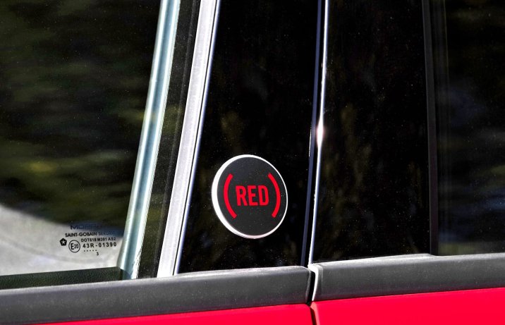 FIAT (600) RED – znaczek RED