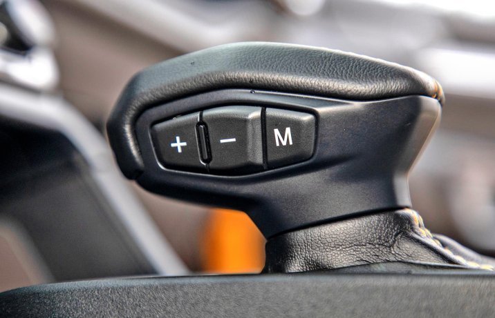 Ford Ranger 2.0 EcoBlue Bi-Turbo A10 e-4WD Wildtrak – wnętrze, dźwignia automatu