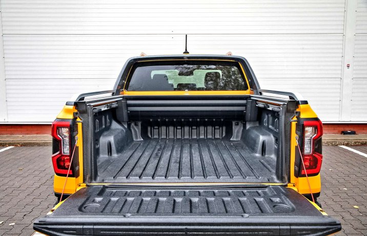Ford Ranger 2.0 EcoBlue Bi-Turbo A10 e-4WD Wildtrak – wnętrze, przestrzeń bagażowa