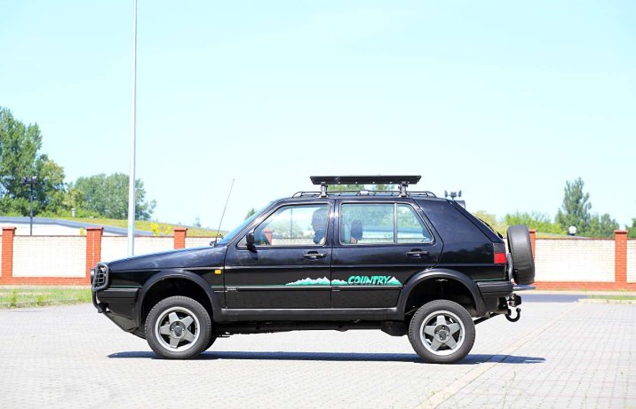 Volkswagen Golf Country – bok