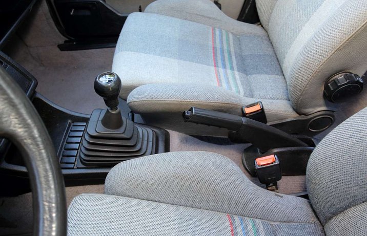 Volkswagen Golf Country – skrzynia centralna, hamulec ręczny